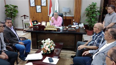 رئيس جهاز بني سويف الجديدة يستقبل مجموعة من سكان المدينة لبحث طلباتهم ومقترحاتهم