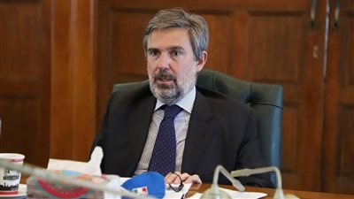 السفير الإيطالي: مصر تحتل مكانة رائدة في إنتاج الطاقة الأحفورية.. وروما تمثل أهم بوابة للسلع المصرية لأوروبا 