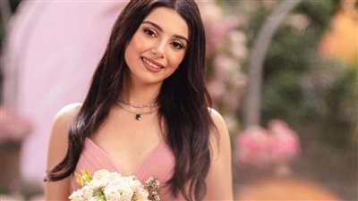 بفستان وردي أنيق وشعر انسيابي.. لقطات لـ ماريتا الحلاني بحفل توديع العزوبية 