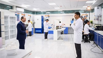 الرئيس السيسي يفتتح مجمع مصانع الكوارتز في العين السخنة |صور 