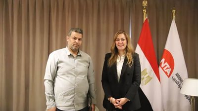 رشا راغب تستقبل والد لاعب المصارعة أحمد فؤاد بغدودة بمقر الأكاديمية الوطنية للتدريب