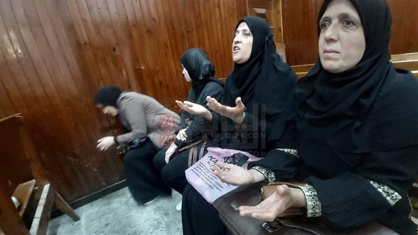 والدة عروس طنطا تبكي