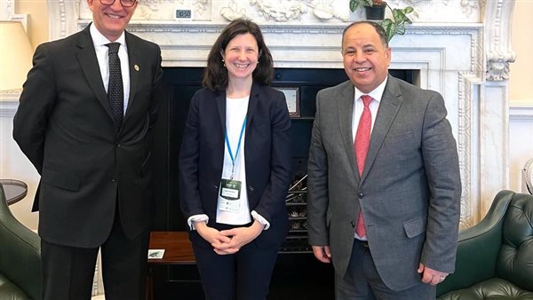 وزير الماليةيلتقي