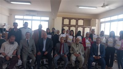 القوى العاملة تسلم شهادات إتمام التدريب المهني لـ 33 متدربًا على اللغة الإنجليزية بالسويس 