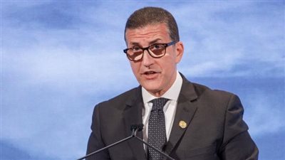 سفير مصر لدى بريطانيا يلقي كلمة نيابة عن وزير الخارجية في قمة صفر انبعاثات بلندن