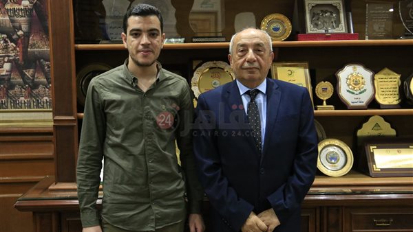 صحفي القاهرة 24 مع