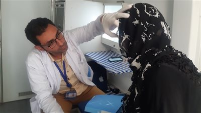 ضمن حياة كريمة.. الكشف على 1122 مريضًا خلال قافلة صحية بقرية العثمانية بالمحلة