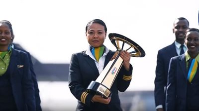 وصول كأس إفريقيا إلى صالة كيجالي قبل مباراة سلة الأهلي ودوان بالنهائي