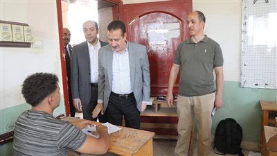 33 ألف طالب يؤدون الامتحانات.. محافظ المنوفية يتفقد لجان الدبلومات الفنية