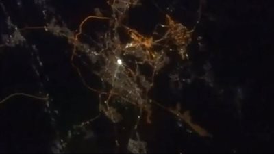 نور على نور.. ريانة برناوي أول رائدة فضاء سعودية تلتقط صورة مذهلة لـ مكة المكرمة من الفضاء