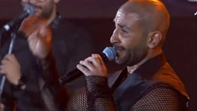 بعد إطلالته في حفل جدة.. أحمد سعد يثير الجدل: اختياراتي مدمرة حياتي