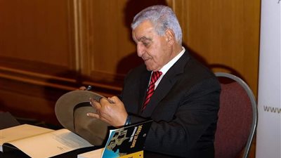 زاهي حواس: الإعلان عن كشف مومياء الملكة نفرتيتي خلال 2024