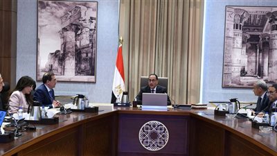 رئيس الوزراء يتابع موقف تطوير منظومة تداول وتوزيع المنتجات البترولية
