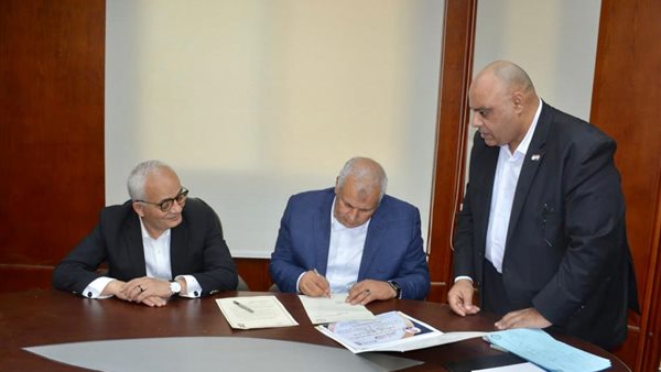 وزير التعليم واعتماد