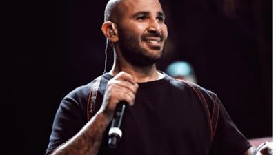 أحمد سعد يشارك متابعيه صورة من بروفات حفل نفرح بالحسين