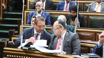 توصيات برلمانية بزيادة المخصصات المالية لبند مكافآت الامتحانات بالأزهر الشريف