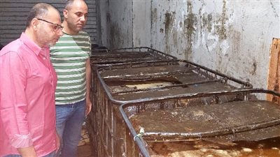 ضبط 11 ألف كيلو زيت طعام مستعمل بالغربية قبل طرحها بالأسواق