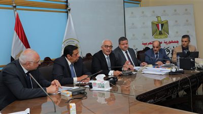 وزير التعليم يتابع ثالث أيام امتحانات الدبلومات الفنية.. وتوجيه مهم بشأن مظاريف الأسئلة