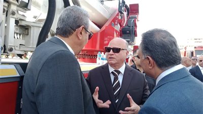 بسبب ماس كهربائي.. محافظ القاهرة يشرف على إطفاء حريق 15 مايو
