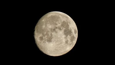 الصين ترسل 3 رواد فضاء إلى سطح القمر