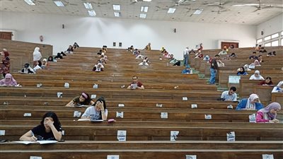 عميد تربية حلوان يوجه بضرورة الالتزام بالقواعد والضوابط المنظمة داخل لجان الامتحانات | صور 