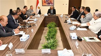 وزير الإسكان يبحث مع أعضاء اتحاد المستثمرين تعزيز المشروعات بالمدن الجديدة