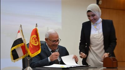 محافظ بورسعيد يوقع بروتوكول الانضمام للشبكة العالمية لمدن التعلم بمنظمة اليونسكو