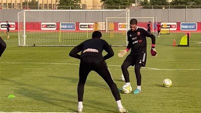 محمد الشناوي وعلي لطفي يشاركان في مران الأهلي قبل نهائي دوري أبطال إفريقيا