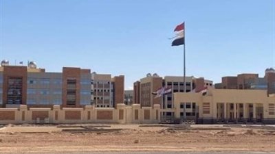 أول تعليق من جامعة مطروح على صورة العلم الممزق: تم إنزاله وجارٍ تركيب علم جديد