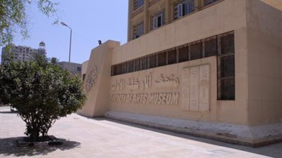 الآثار تبدأ تسجيل القطع الأثرية بمتحف كلية الآداب جامعة الإسكندرية
