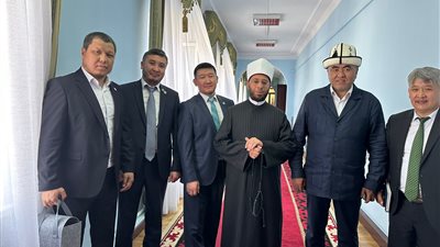 مساعد رئيس جمهورية قرغيزيا يستقبل الدكتور أسامة الأزهري | صور