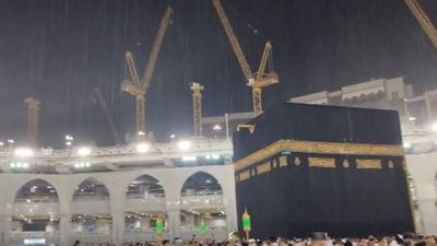 سقوط أمطار على المسجد الحرام وأنحاء متفرقة بمكة المكرمة | صور 