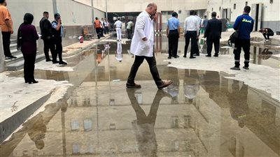 إصابة 4 أشخاص باختناق في حريق مخزن ورق بمجمع الإسماعيلية الطبي