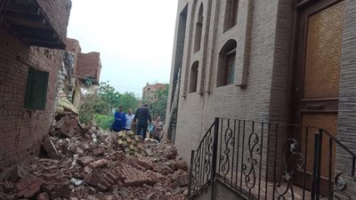 سقوط مئذنة مسجد على منزل في القناطر الخيرية