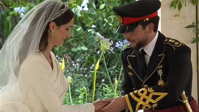 فرحة عارمة وسعادة من المحيط للخليج.. نجوم الفن يهنئون ولي عهد الأردن والأميرة رجوة الحسين بزفافهما