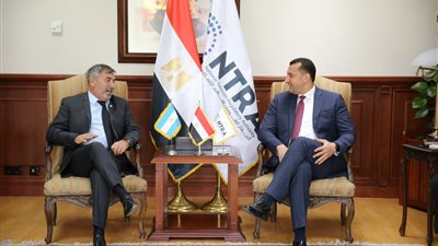 على هامش فعاليات مؤتمر GSR23.. رئيس تنظيم الاتصالات يستقبل نظيره الأرجنتيني