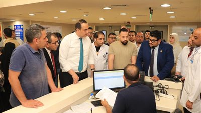 رئيس الرعاية الصحية يجري زيارة مفاجئة للمنشآت الطبية في الإسماعيلية 