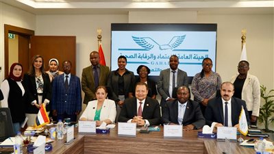 رئيس الرقابة الصحية يبحث مع وفد زيمبابوي تعزيز الاستثمار ونقل خبرات منظومة التأمين الشامل