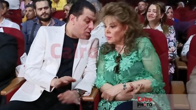 وصلة رقص بين صفاء أبو السعود ومصطفى كامل خلال تكريمها بالبيت الفني للفنون الشعبية والاستعراضية