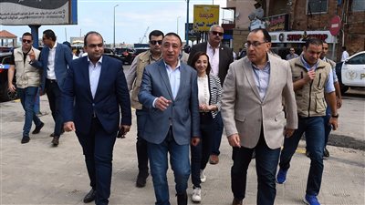 مدبولي يتفقد مشروع نفق وكباري السادات والممشى السياحي الجديد في ميامي بالإسكندرية 