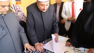 رئيس قطاع المعاهد يوجه بمساعدة ولي أمر قدم اعتذارا لابنته لحالتها المرضية