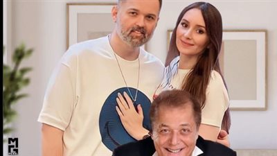 محمد محمود عبد العزيز يحيي ذكرى ميلاد والده: السنة دي حفيدتك بتبوس إيدك