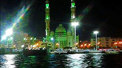 دون خسائر.. تعطل معدية ركاب بـ قناة السويس وقاطرة سفينة عابرة توصلها للمرسى | تفاصيل