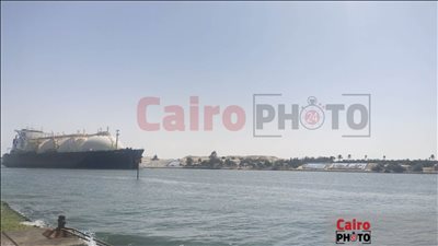 قناة السويس تدفع بـ 3 قاطرات لقطر ناقلة بترول تعطلت ماكيناتها | بث مباشر