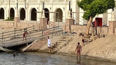 ارتفاع كبير في درجة الحرارة بالأقصر.. والأهالي يهرعون للنيل│صور