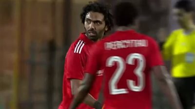 كولر يعنف لاعبي الأهلي بعد هدف الوداد.. وغضب الشحات أثناء استبداله