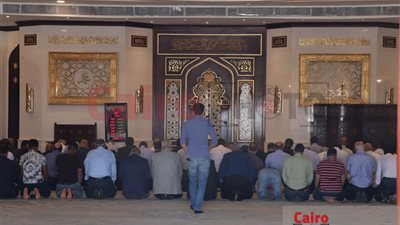 بعد أداء صلاة الجنازة.. تشييع جثمان أرملة صفوت الشريف إلى مثواه الأخير