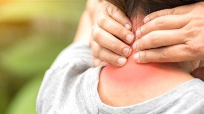 الكركم والجنزبيل.. مسكنات طبيعية لآلام الرقبة