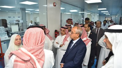 رئيس هيئة الدواء يصطحب وزير الصناعة والثروة المعدنية السعودي لزيارة مدينة الدواء