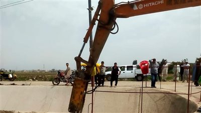 إزالة 10 حالات تعدي على أملاك هندسة الصرف بإيتاي البارود في البحيرة